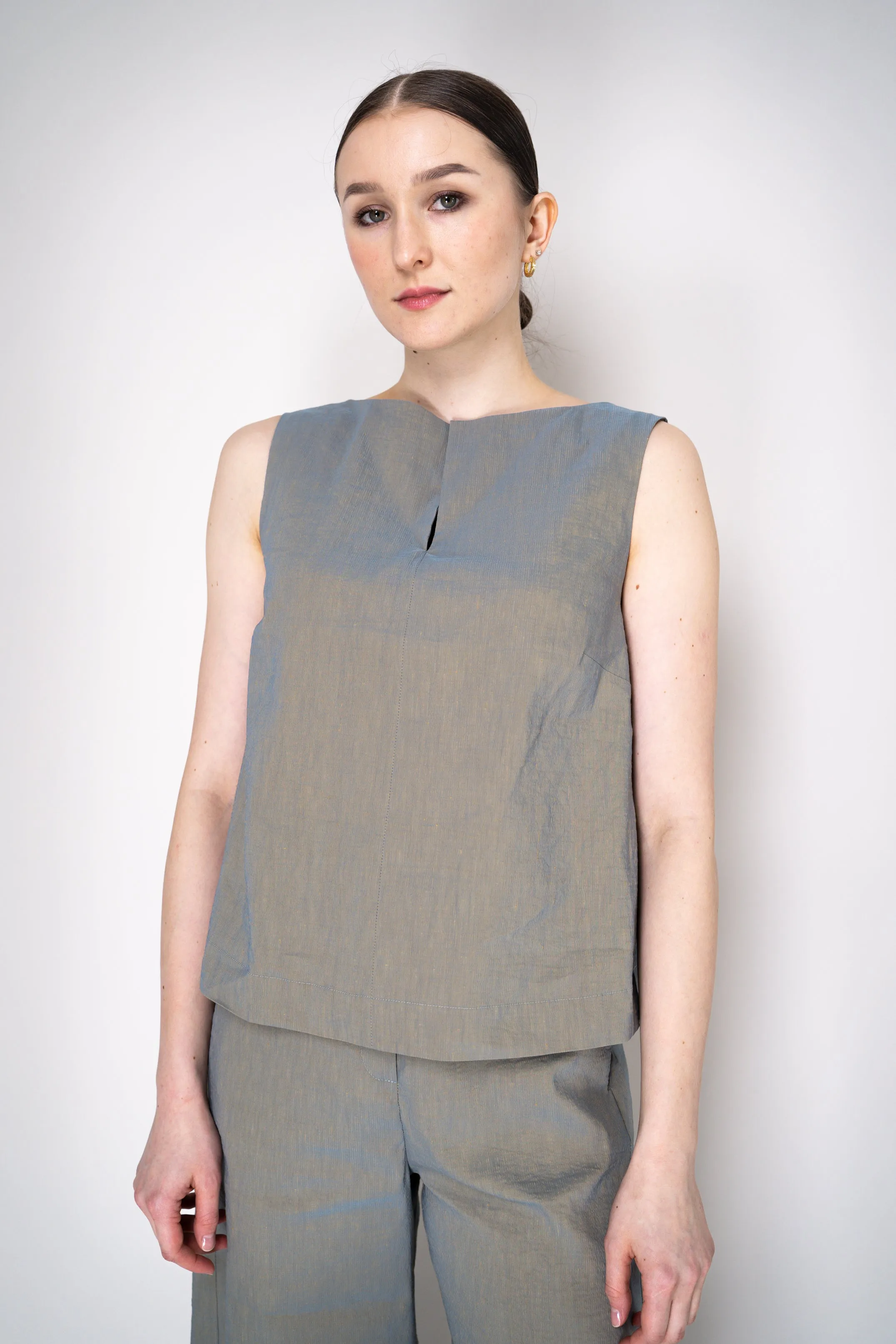 Annette Gortz Stretch Linen Slit Boat Neck Sleeveless Top in Iridescent Blue/Grey