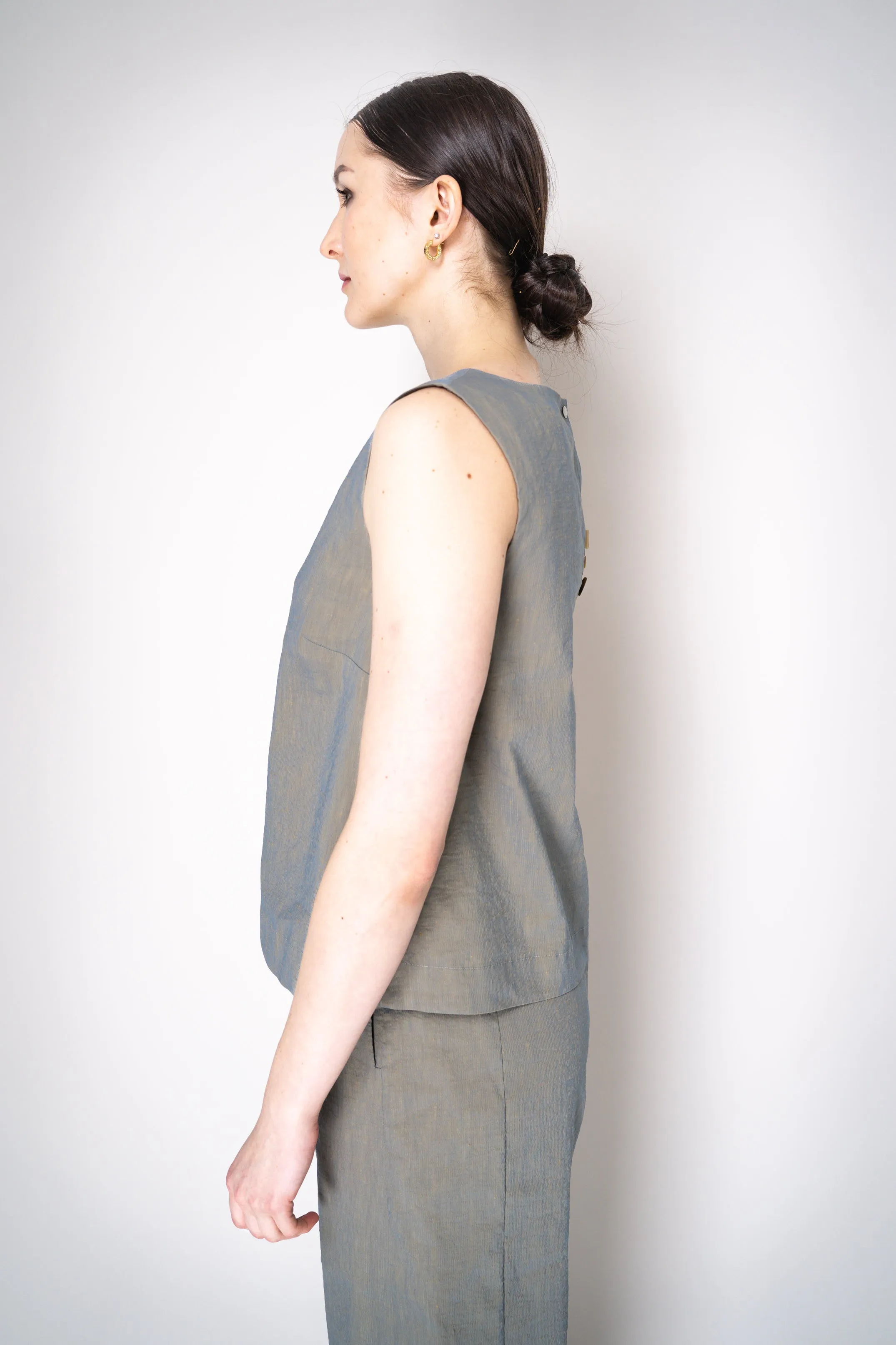 Annette Gortz Stretch Linen Slit Boat Neck Sleeveless Top in Iridescent Blue/Grey