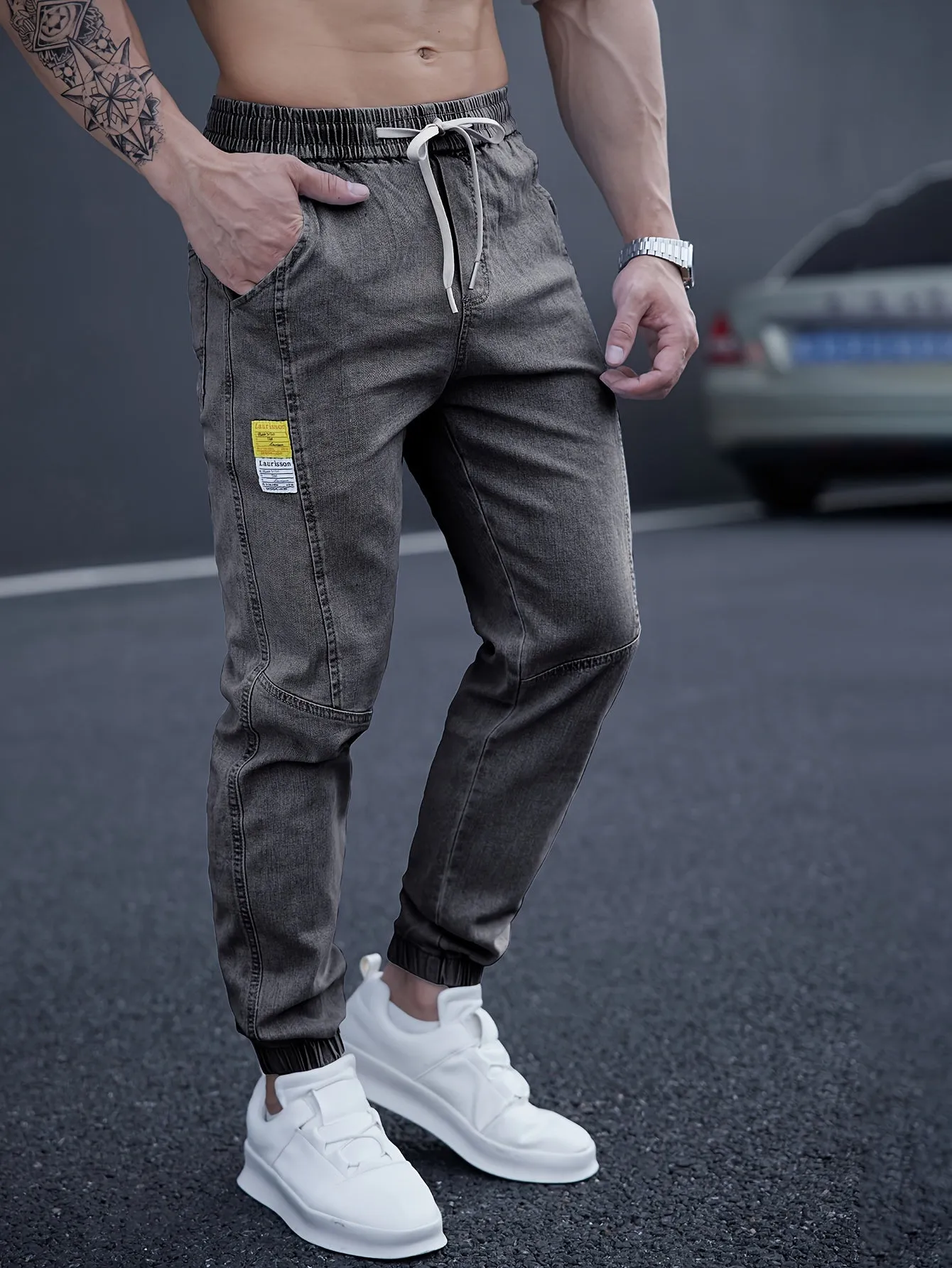 Axel | Trendy Tapered Jeans in Street Style