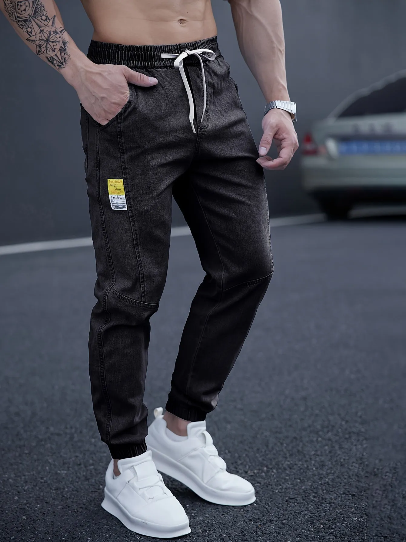 Axel | Trendy Tapered Jeans in Street Style
