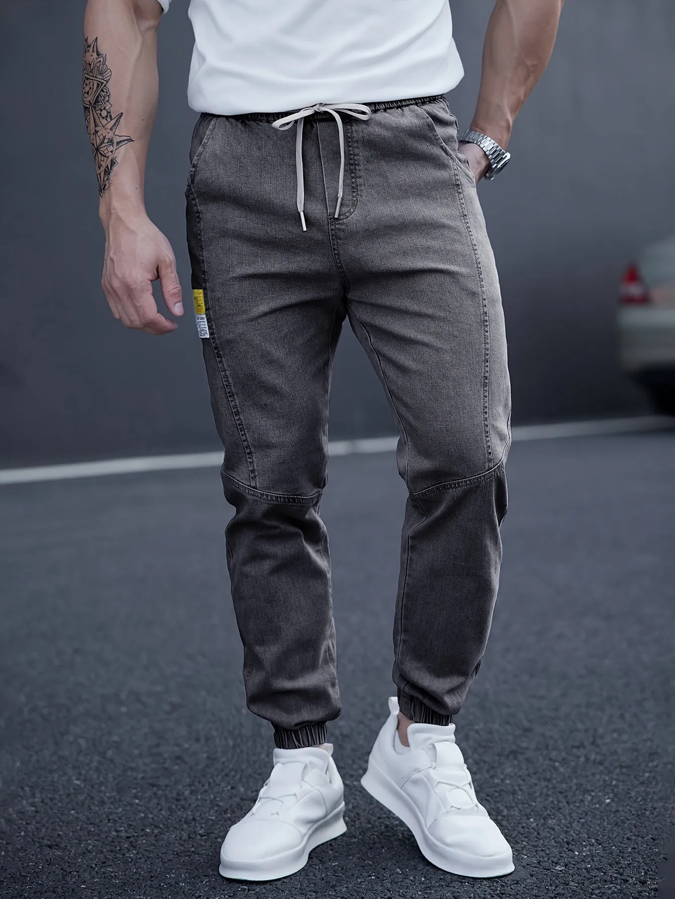 Axel | Trendy Tapered Jeans in Street Style
