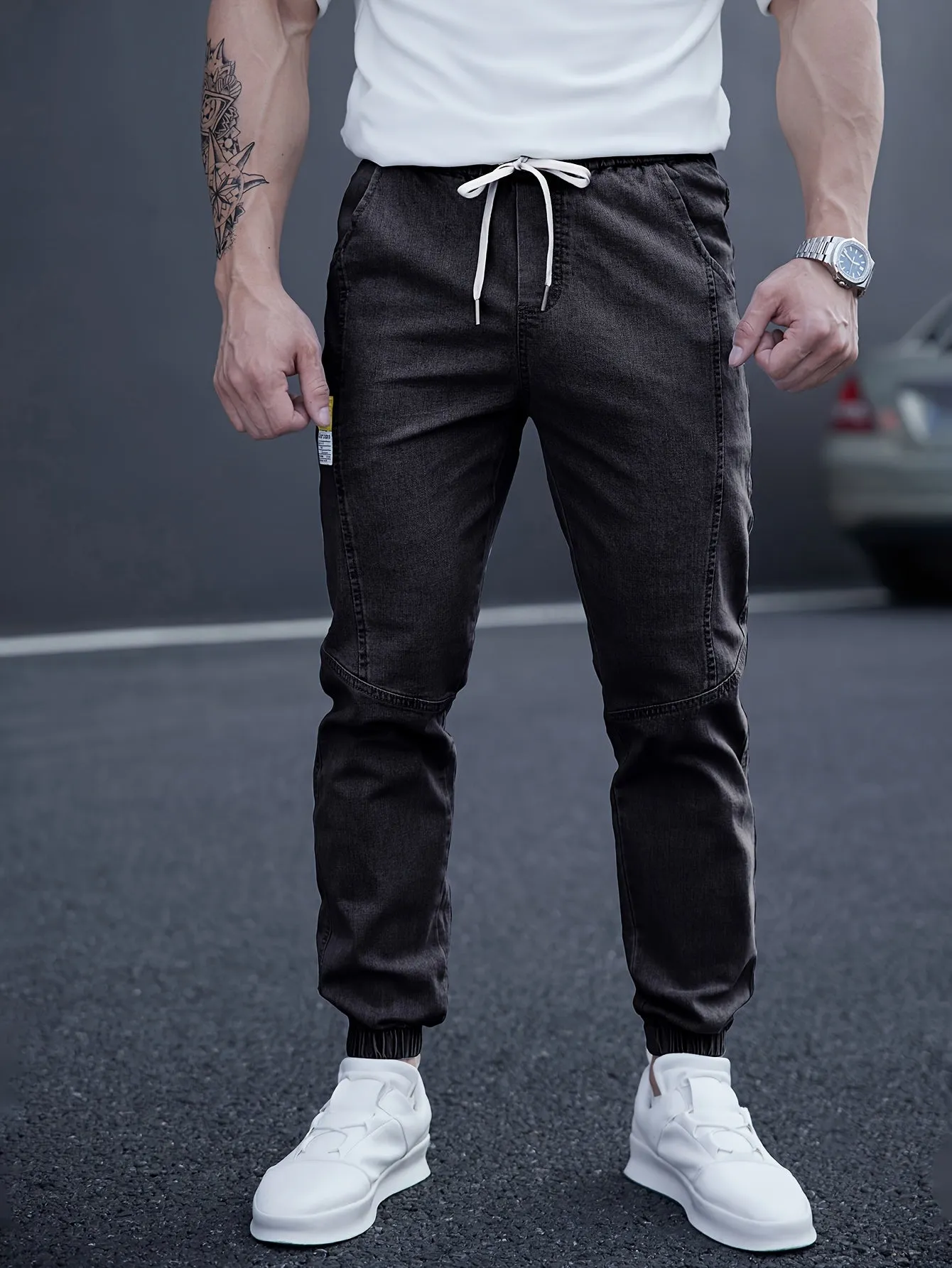 Axel | Trendy Tapered Jeans in Street Style