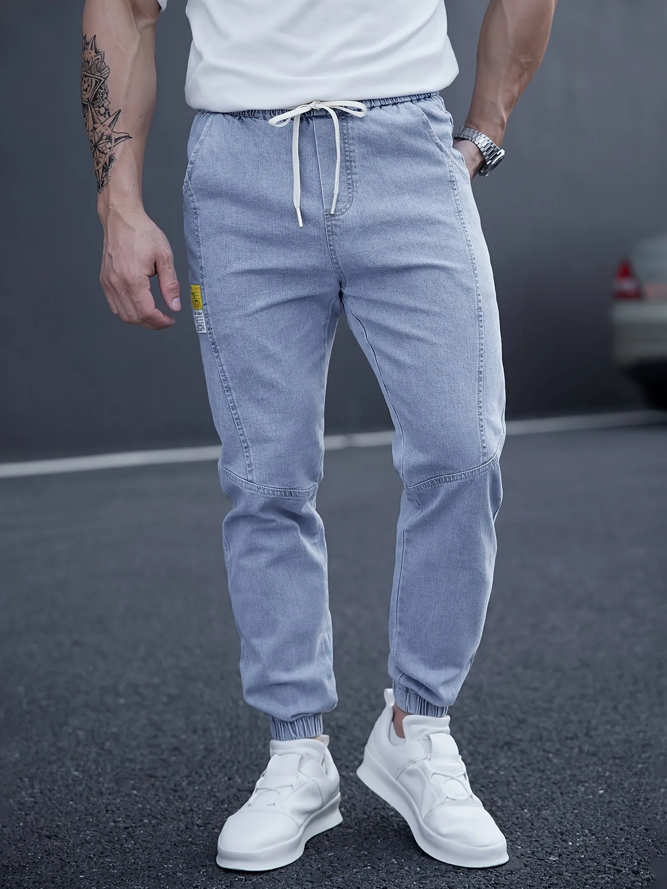 Axel | Trendy Tapered Jeans in Street Style