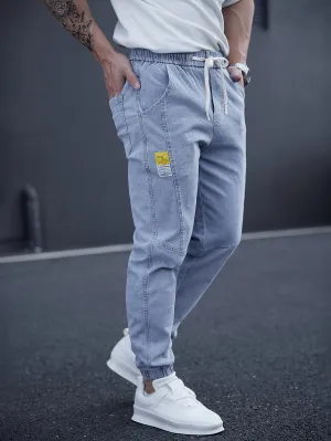Axel | Trendy Tapered Jeans in Street Style