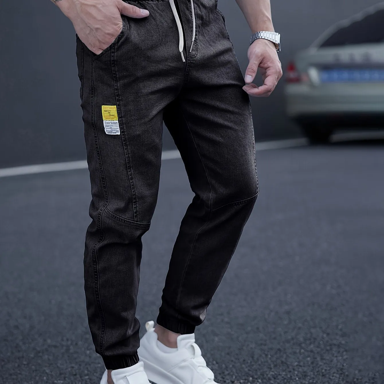 Axel | Trendy Tapered Jeans in Street Style