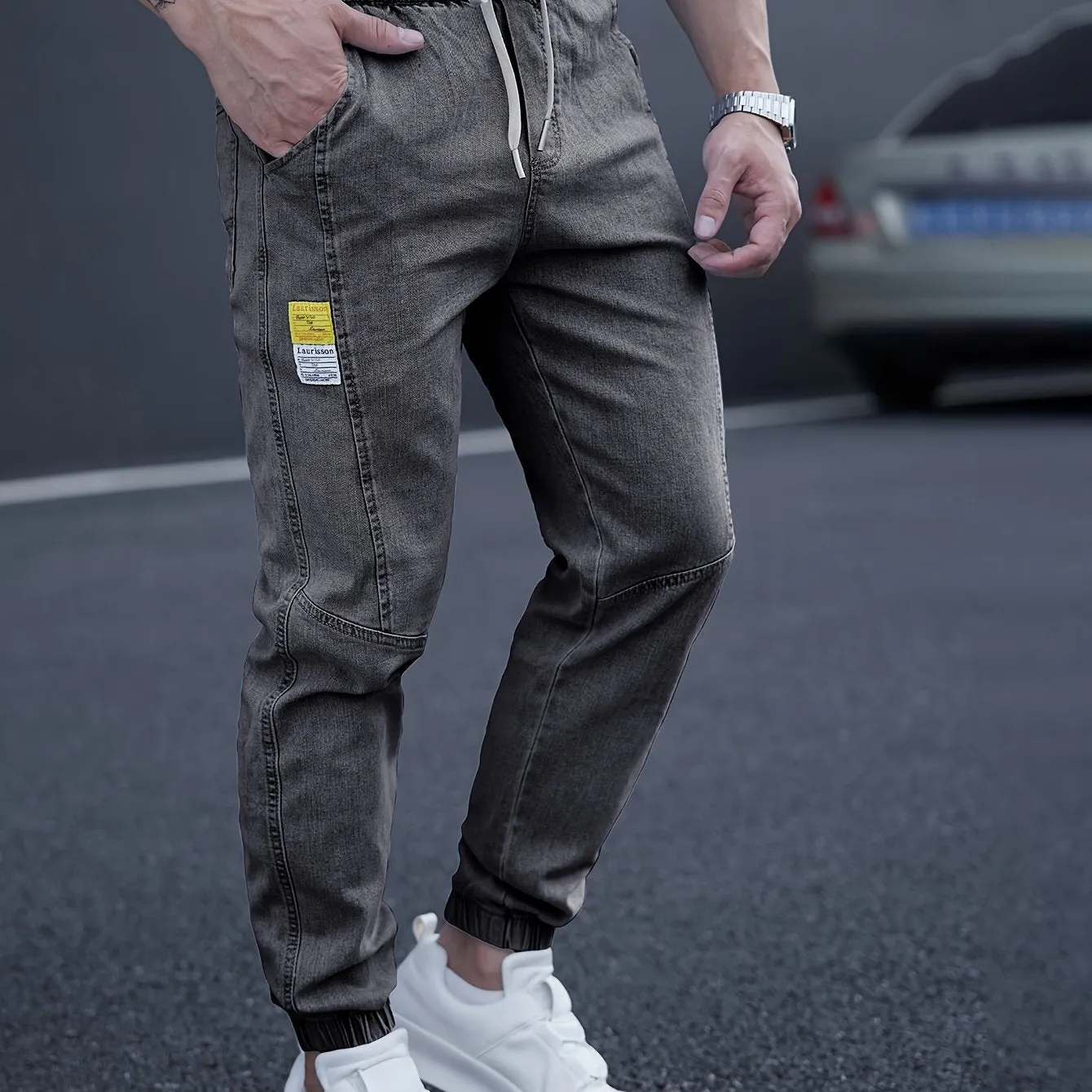 Axel | Trendy Tapered Jeans in Street Style