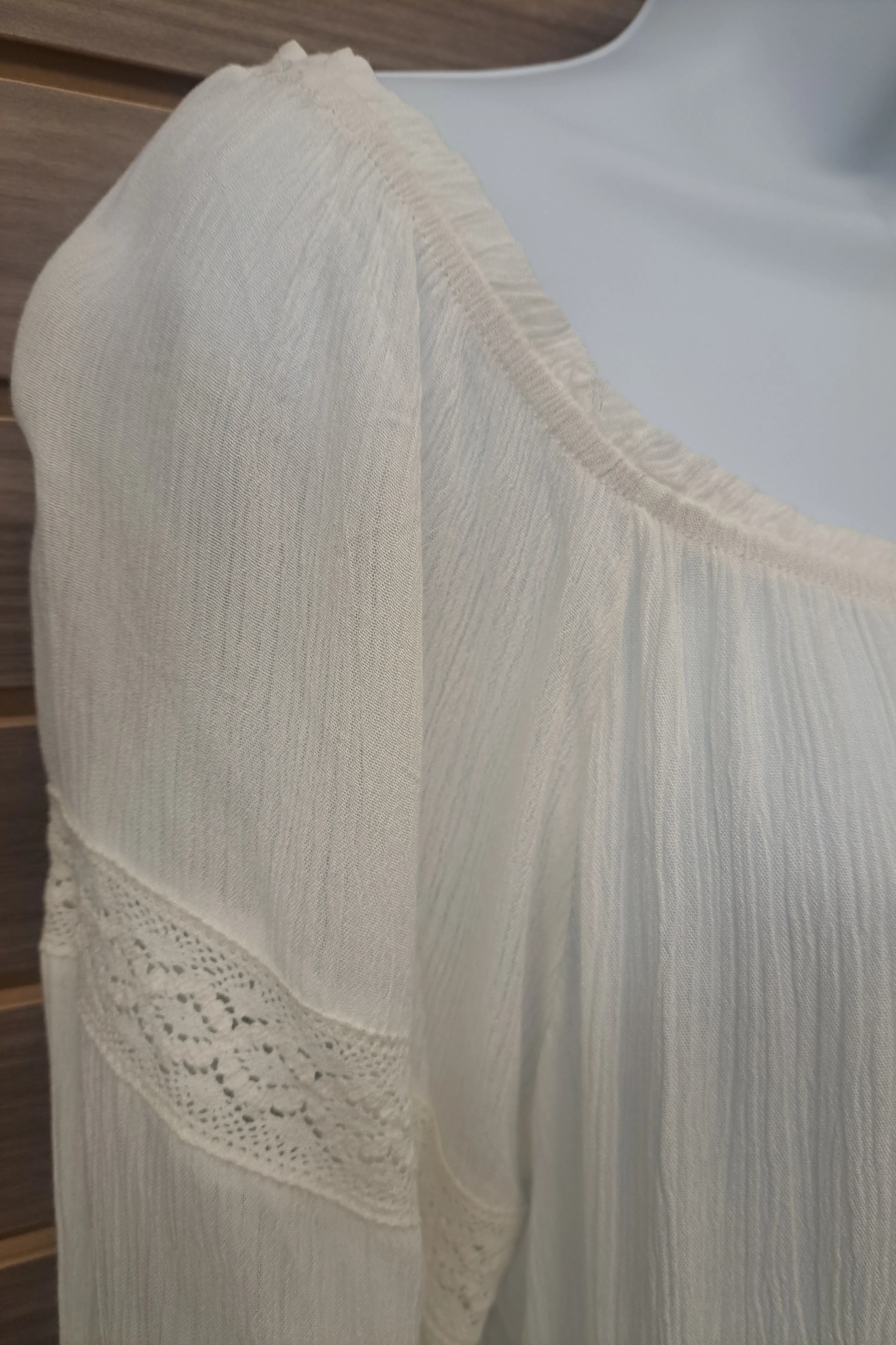 Ivory linen lace flowy bell sleeve